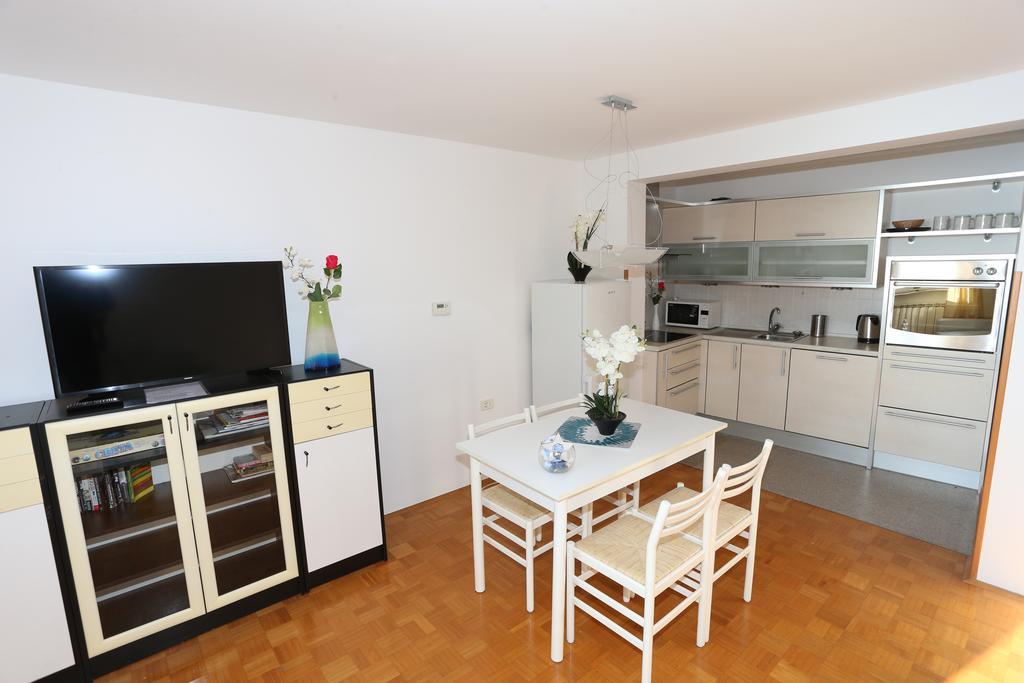 Allure Apartments Πιράν Εξωτερικό φωτογραφία